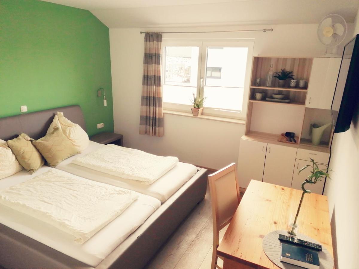Taferne In Koestendorf - Ferienwohnung Monteurzimmer Neumarkt am Wallersee Bagian luar foto