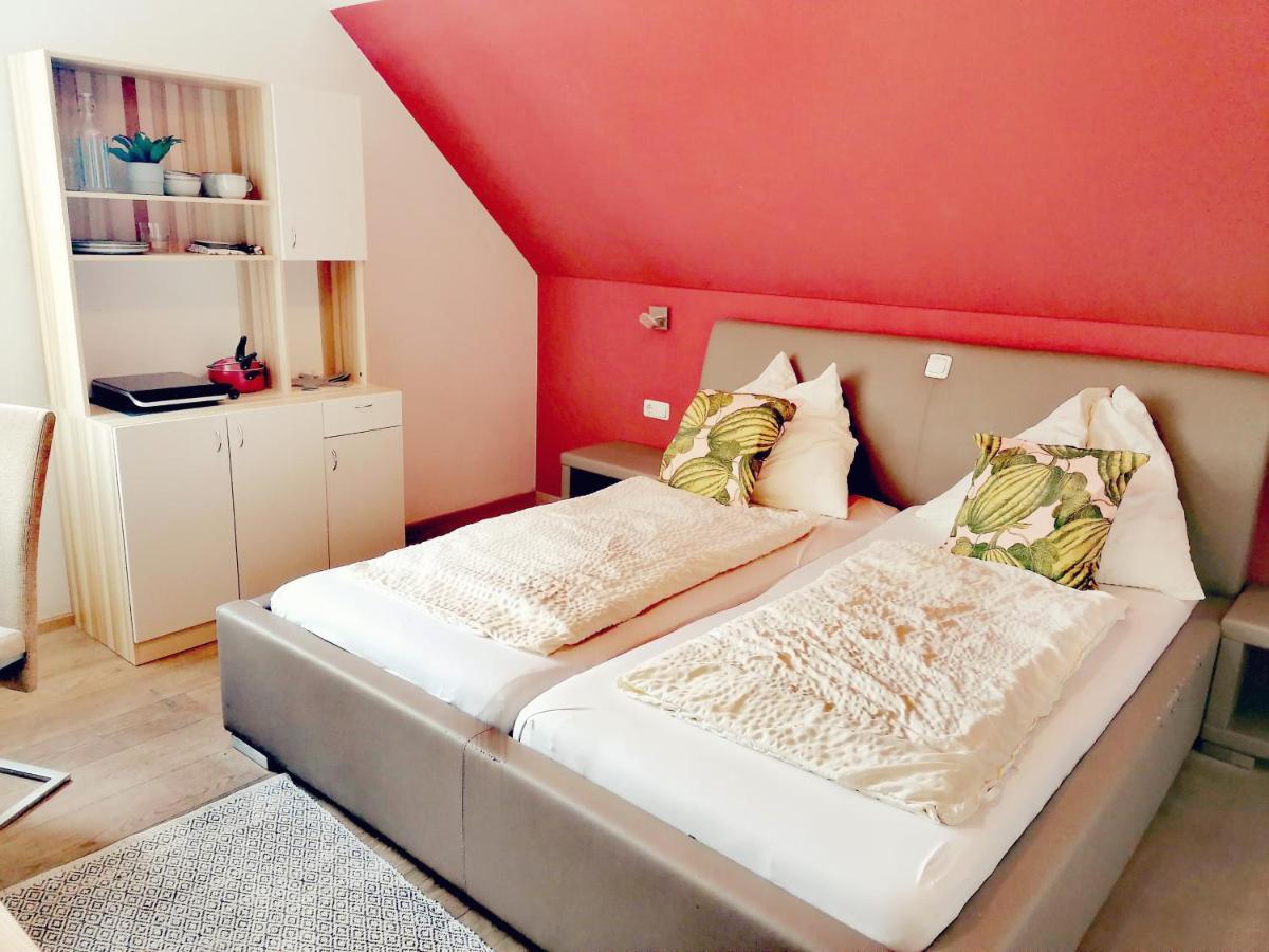 Taferne In Koestendorf - Ferienwohnung Monteurzimmer Neumarkt am Wallersee Bagian luar foto