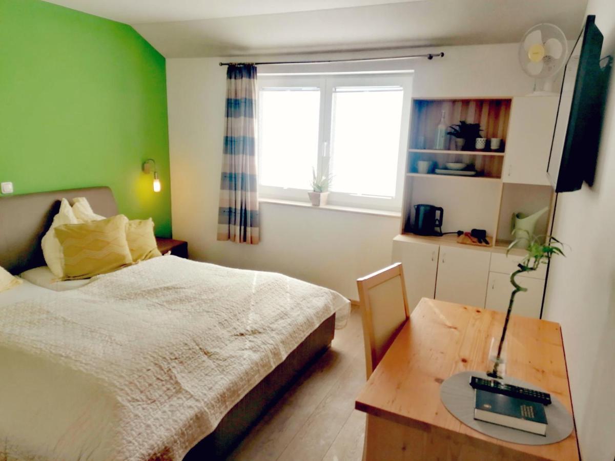 Taferne In Koestendorf - Ferienwohnung Monteurzimmer Neumarkt am Wallersee Bagian luar foto