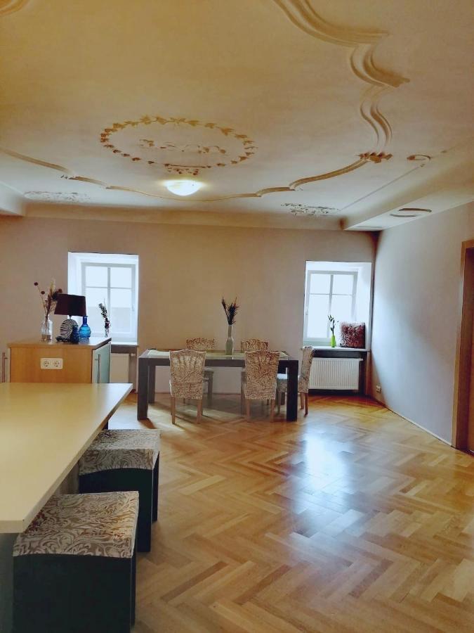 Taferne In Koestendorf - Ferienwohnung Monteurzimmer Neumarkt am Wallersee Bagian luar foto