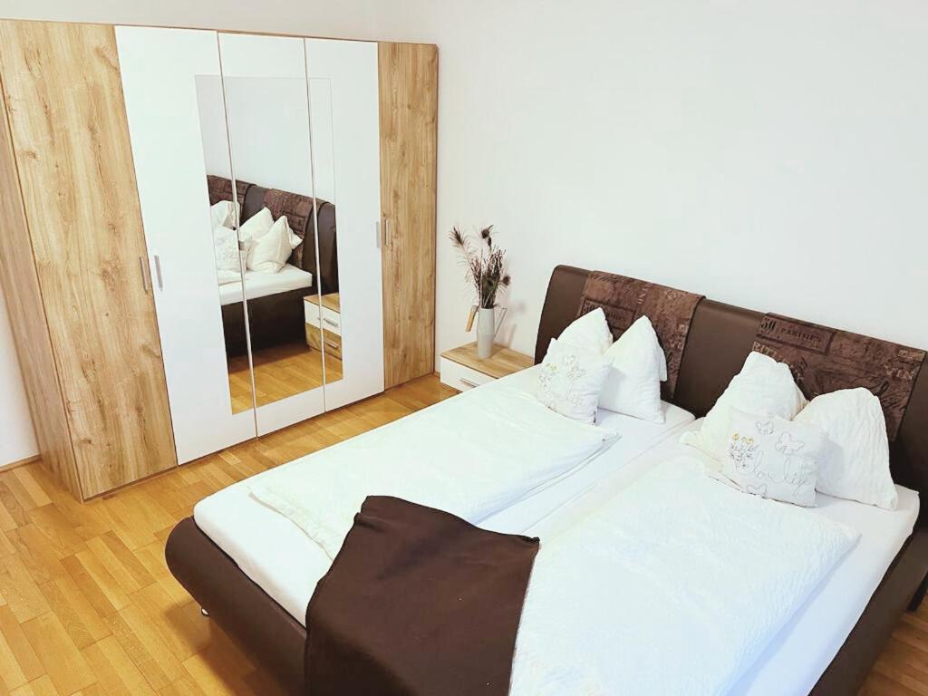 Taferne In Koestendorf - Ferienwohnung Monteurzimmer Neumarkt am Wallersee Bagian luar foto