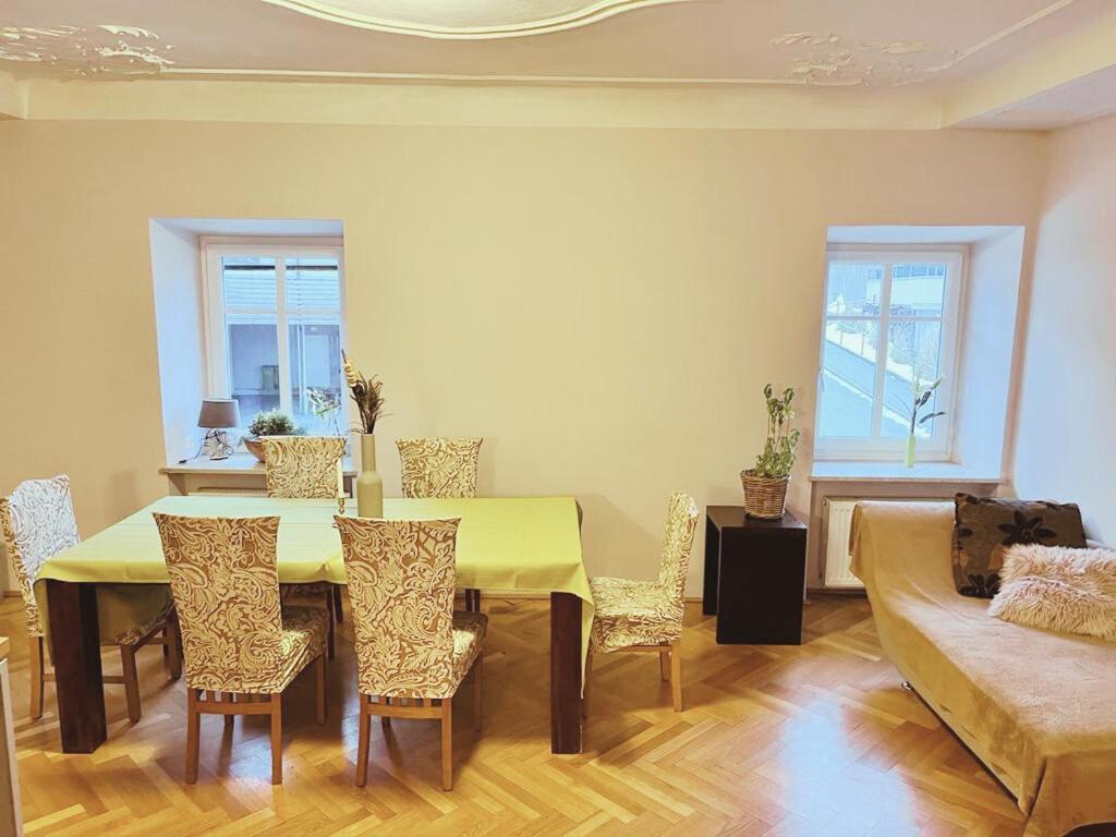 Taferne In Koestendorf - Ferienwohnung Monteurzimmer Neumarkt am Wallersee Bagian luar foto