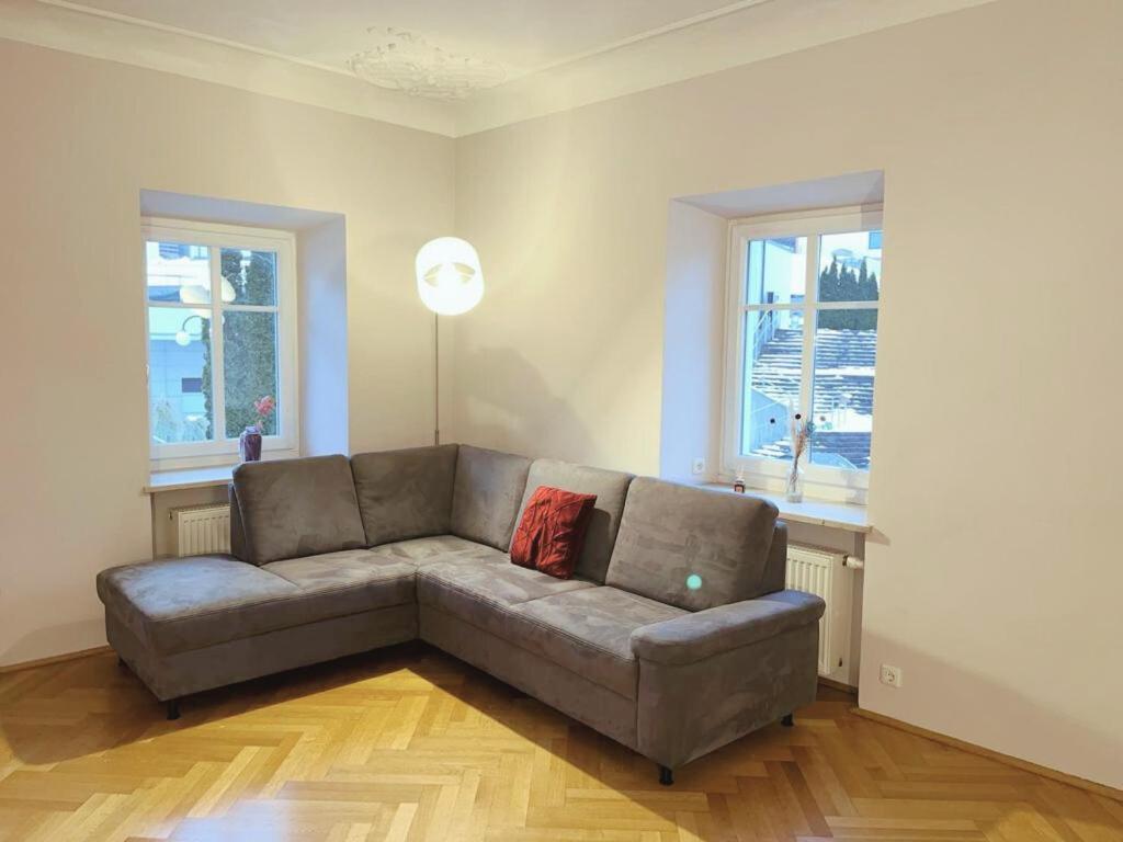 Taferne In Koestendorf - Ferienwohnung Monteurzimmer Neumarkt am Wallersee Bagian luar foto