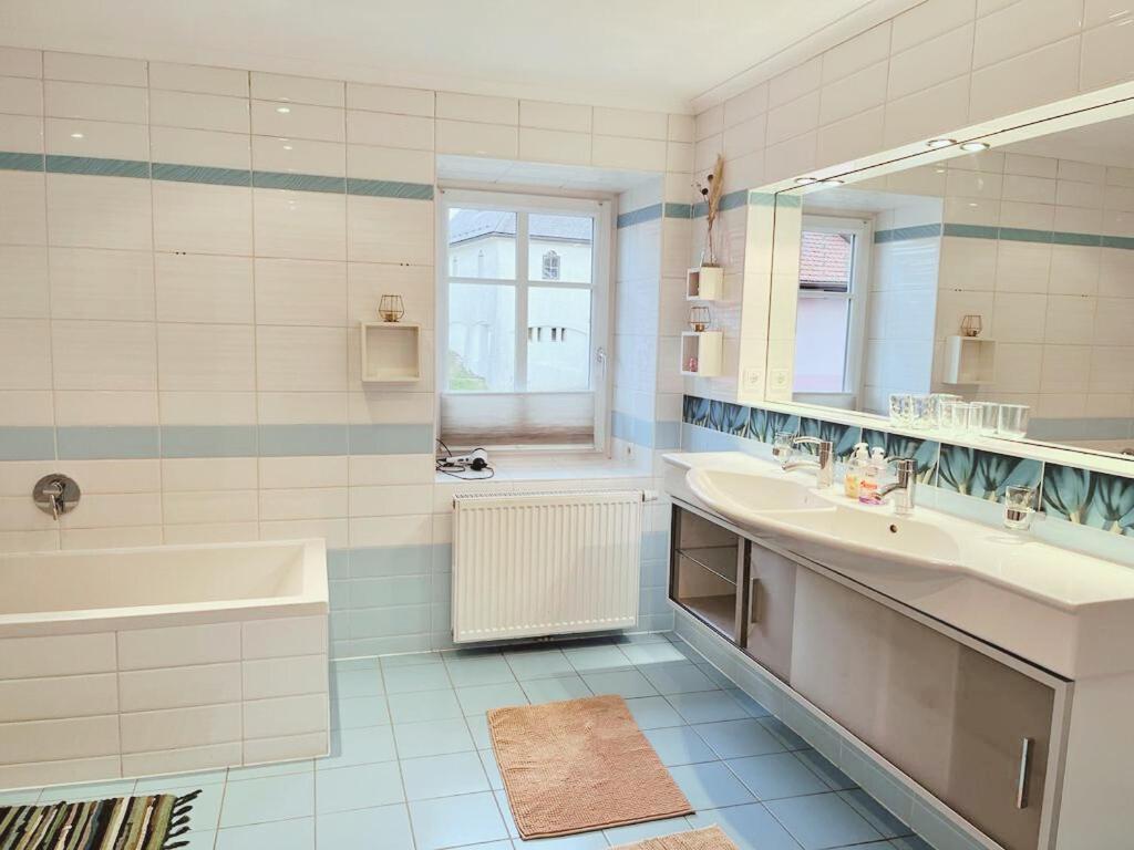 Taferne In Koestendorf - Ferienwohnung Monteurzimmer Neumarkt am Wallersee Bagian luar foto