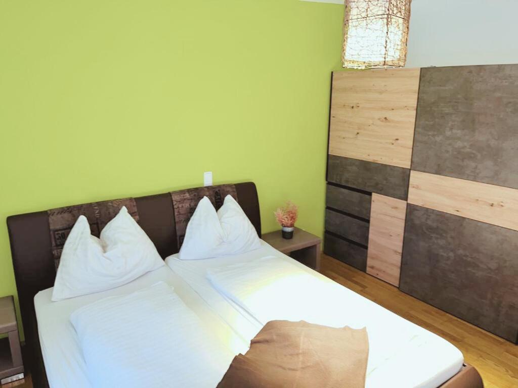 Taferne In Koestendorf - Ferienwohnung Monteurzimmer Neumarkt am Wallersee Bagian luar foto